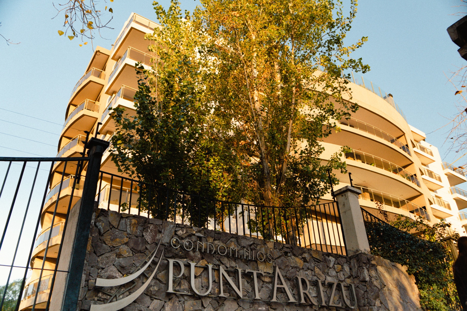 Cartel Condominios Punta Arizu